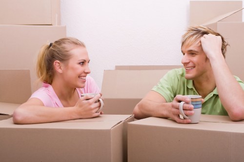 Moving van service arriving in Elephantandcastle for a local home move