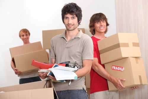 Local packing service supporting residential and commercial moves near Elephant and Castle