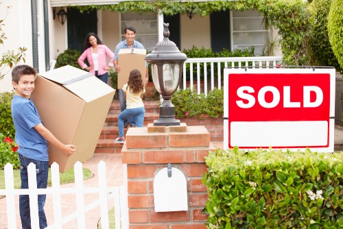Professional removals van service supporting flat access and parking challenges in SE1